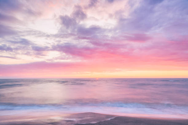 opinião cénico do por do sol do hokkaido japão de otaru - water wave sea tranquil scene - fotografias e filmes do acervo