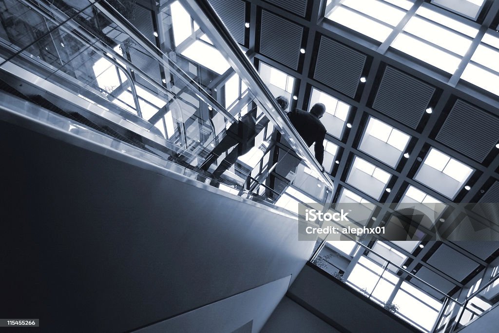 Эскалатор - Стоковые фото Двигаться вверх роялти-фри