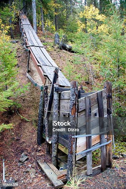 Photo libre de droit de Chute De Minerai banque d'images et plus d'images libres de droit de A l'abandon - A l'abandon, Argent, Décharge publique