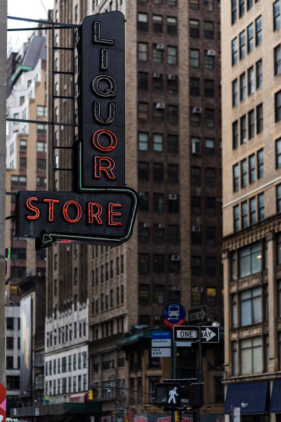 istock Liquor Store sign 1154563347