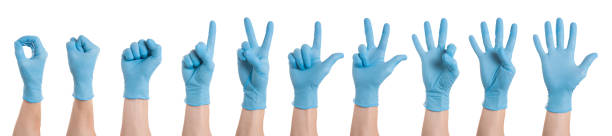 правая рука носит латексную хирургическую перчатку с номером жеста от нуля до пяти на белом фоне. несколько изображений. коллаж - glove стоковые фото и изображения