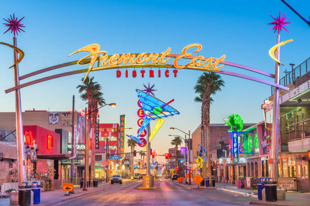 fremont east las vegas - las vegas metropolitan area hotel built structure tourist resort fotografías e imágenes de stock