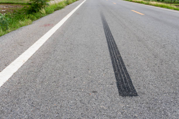 istock Tire print on asphalt road 1154598112
