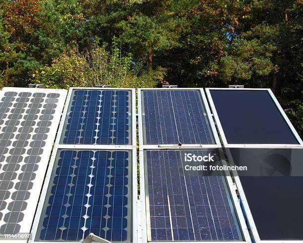 Solarkollektoren Stockfoto und mehr Bilder von Elektrizität - Elektrizität, Elektronisches Bauteil, Energieindustrie