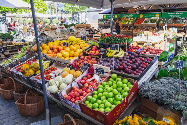 outdoor street market in copenhagen, denmark - nectarine peach red market imagens e fotografias de stock