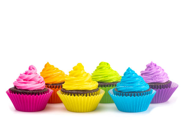 regenbogen gefärbte schokolade cupcakes auf einem weißen hintergrund isoliert - portion serving size copy space icing stock-fotos und bilder