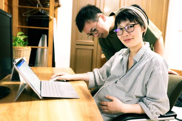 pregnant woman Japanese pregnant woman and her husband 1528 stock pictures, royalty-free photos & images