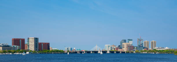 boston - boston skyline charles river blue stock-fotos und bilder