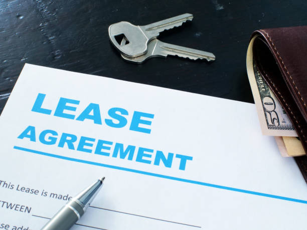 istock Lease agreement form, pen and house keys. 1154736471