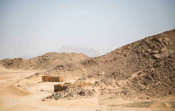 istock Sahara desert Red Sea mountains 1154741984