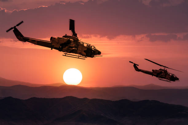 석양의 ah-1 코브라 공격 헬기 - us military helicopter sunset armed forces 뉴스 사진 이미지