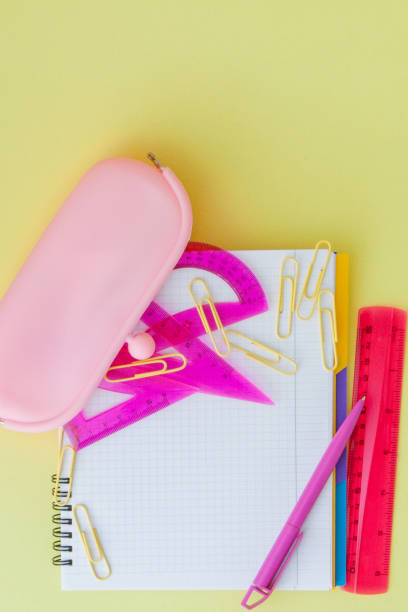 Back to school concept with space for text. Top view. Copy space. School office supplies.Creative desk with colourful stationery. Colored paper clip.School supplies on yellow background.Office desk. concepto de regreso al colegio con espacio para texto. vista superior. copiar espacio. suministros de oficina escolar. escritorio creativo con papelería colorida. clip de papel de color. material escolar sobre fondo amarillo. escritorio de oficina
