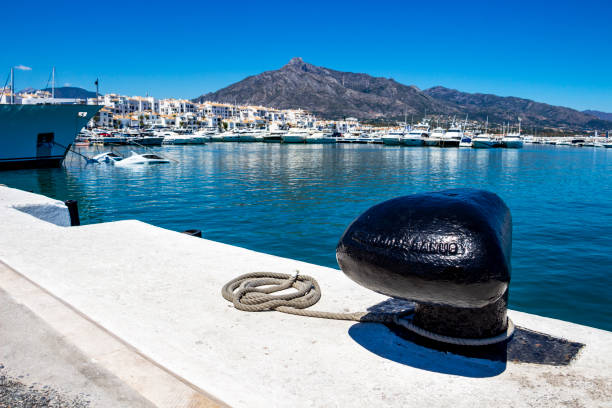 Puerto Banus, Nueva Andalucia, Marbella, Spain Mooring bollard with mooring line at Puerto Banus, Nueva Andalucia, Marbella, Province of Malaga, Andalusia Spain, close picture mooring line stock pictures, royalty-free photos & images