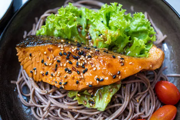 Teriyaki salmon always doesn't need to come with rice and miso soup. If you prefer healthier option, you can make salad with Teriyaki salmon. To my surprise, teriyaki sauce is good with soba (buckwheat noodles)