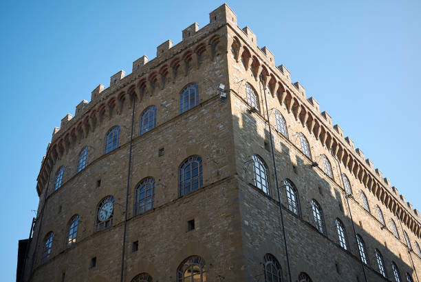 vue du musée salvatore ferragamo à florence - florence italy ancient past architecture photos et images de collection