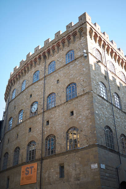 vue du musée salvatore ferragamo à florence - florence italy ancient past architecture photos et images de collection