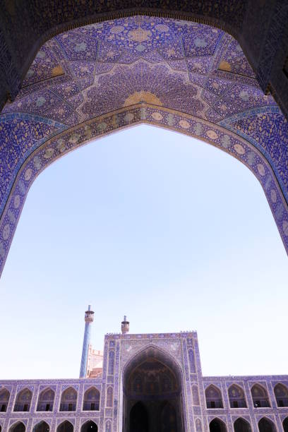 abbasi grande mosquée - spirituality famous place isfahan dome photos et images de collection
