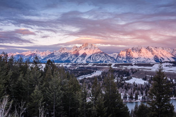 snake river overlook at dawn - snake river teton range mountain range mountain imagens e fotografias de stock