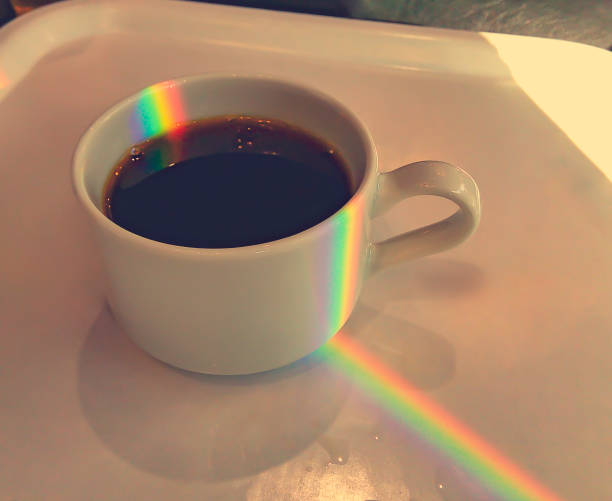 la vida colorida comienza con el café del arco iris. - latté cafe macchiato cappuccino cocoa fotografías e imágenes de stock