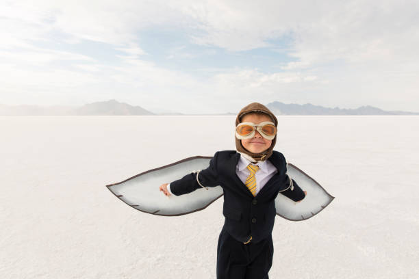 junge business boy mit karton flügel - taking off business creativity adventure stock-fotos und bilder