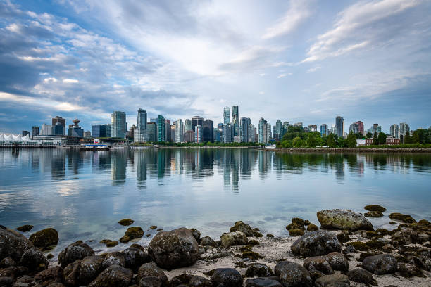 vancouver, british columbia, canadá - vancouver skyline canada panoramic - fotografias e filmes do acervo