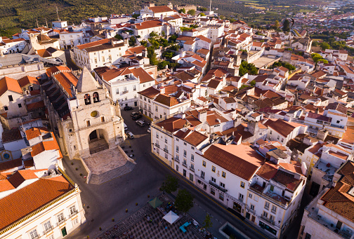 Vista panorámica aérea de Elvas Sity con la plaza principal y la Catedral photo