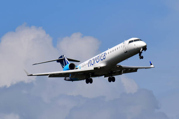 nordica bombardier crj-700 - crj 700 stock-fotos und bilder