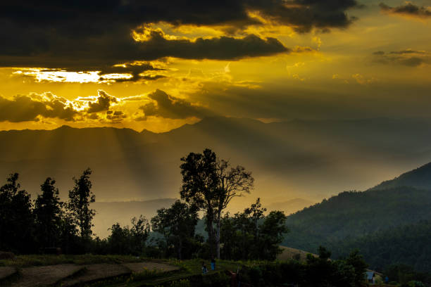 Beautiful landscape view of rice terraces and house on mountains beautiful shape in nature at pa-pong-peang rice terrace north Thailand.The village is in a valley among the rice terraces. Terraced Paddy Field in Mae-Jam Village chiang mai ,Thailand. hermosa vista del paisaje de las terrazas de arroz y la casa en las montañas hermosa forma en la naturaleza en la terraza de arroz pa-pong-peang norte de tailandia. el pueblo se encuentra en un valle entre las terrazas de arroz. campo de arroz en terrazas