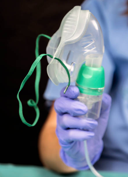 istock Nurse prepares oxygen mask in hospital, conceptual image 1154965276