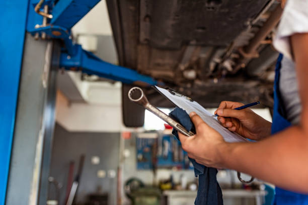 istock Listing his mechanical opinions 1154965993