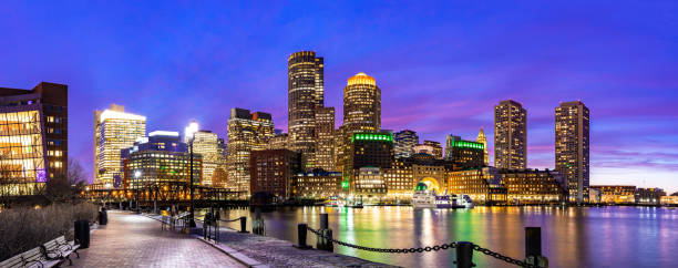 boston downtont noc panorama - boston skyline panoramic night zdjęcia i obrazy z banku zdjęć