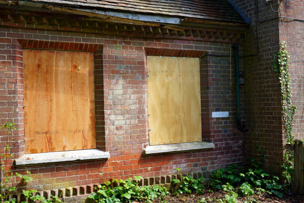 istock Old abandoned building with boarded up windows 1155020431