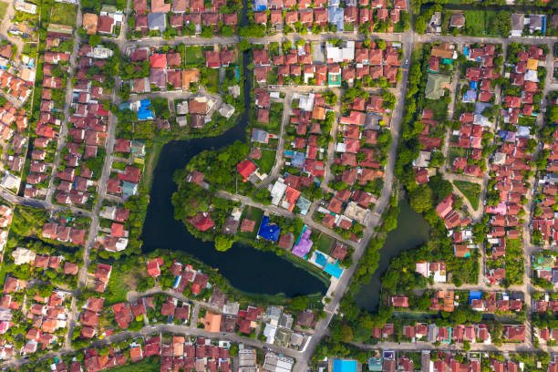 vista aerea di immobiliare casa per residenziale - housing development organized group house real estate foto e immagini stock