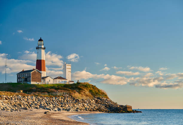 farol e praia de montauk - montauk lighthouse - fotografias e filmes do acervo