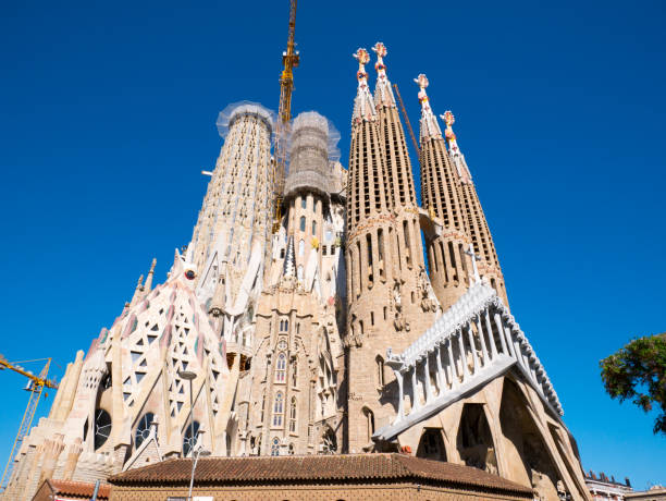 cattedrale della sagrada familia. è stato progettato dall'architetto antonio gaudi ed è in costruzione dal 1882. - antonio gaudi foto e immagini stock