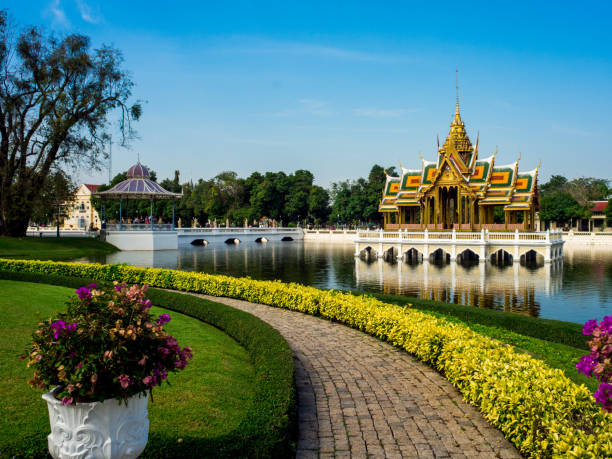 bang pa-in palais royal ou palais d’eté à ayuthaya, thaïlande - nui photos et images de collection