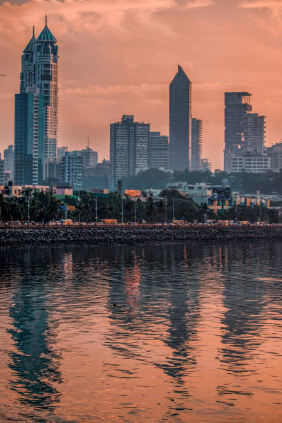 el perfil urbano de mumbai - mumbai fotografías e imágenes de stock