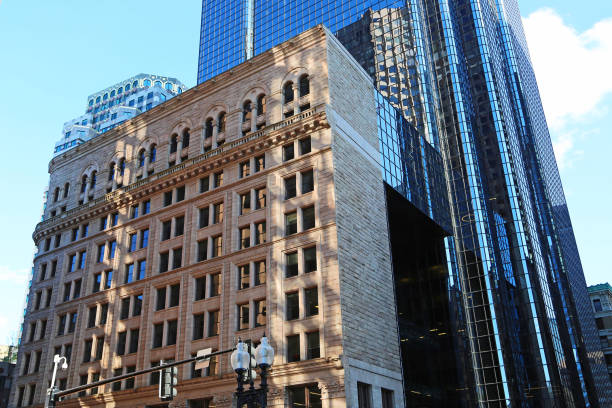istock Historic and modern buildings 1155160314