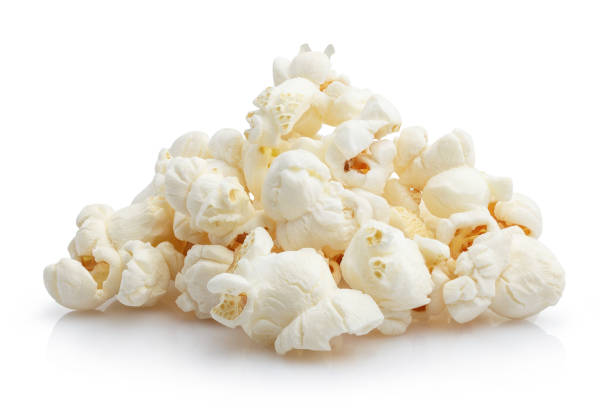 popcorn sur le blanc - caramel corn photos et images de collection