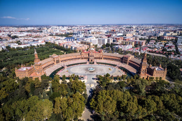 севилья, андалусия, испания, вид с воздуха на площадь испании - sevilla plaza de espana seville spain стоковые фото и изображения