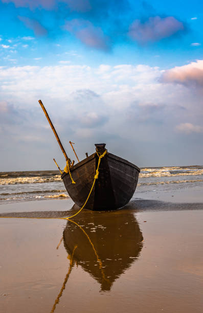 목조 보트 - pier rowboat fishing wood 뉴스 사진 이미지