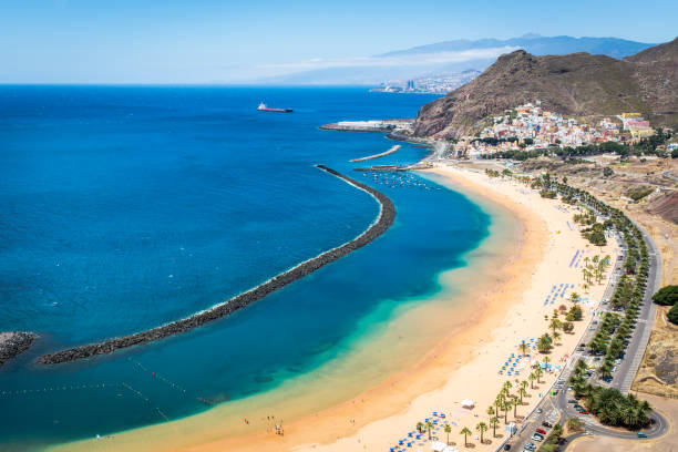 playa de las teresitas beach - pico de teide fotografías e imágenes de stock