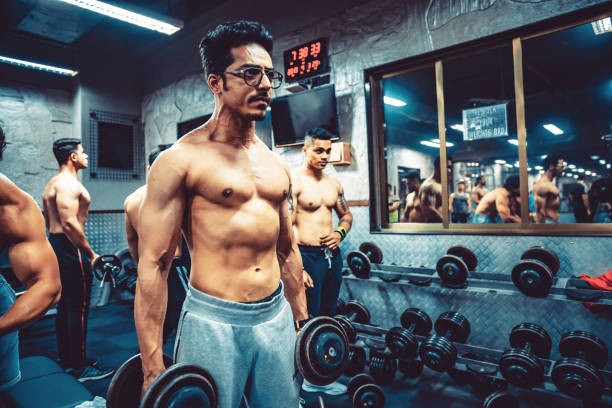 아시아의 bodybuilders에 체육관 - showing off muscular build the human body human muscle 뉴스 사진 이미지