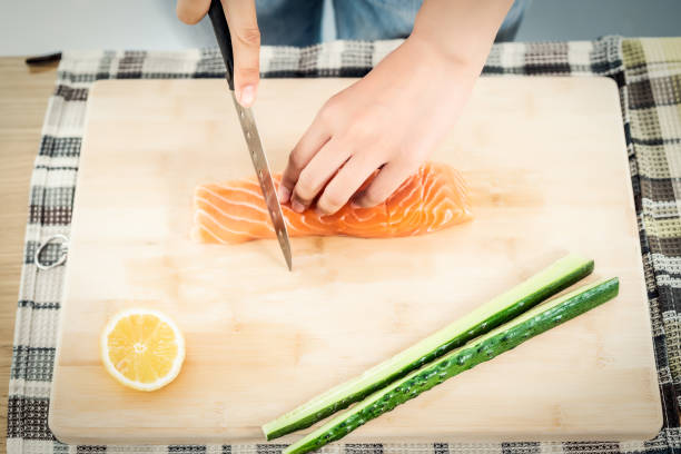 woman preparing sushi in domestic kitchen - sushi japanese culture food domestic kitchen imagens e fotografias de stock