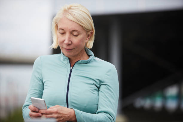 istock Sportswoman with cellphone 1155204315