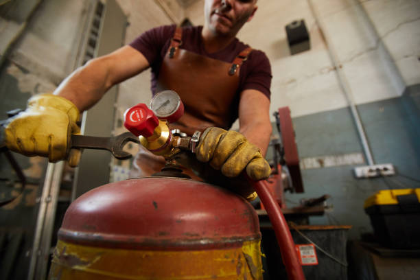 istock Changing pressure in gas tank 1155206519