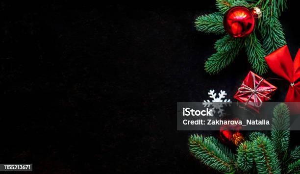 Dekorasi Natal Latar Hitam Dekorasi Natal Dengan Latar Belakang Hitam Gelap Berbaring Datar Wallpaper Natal Dengan Ruang Salin Foto Stok - Unduh Gambar Sekarang - iStock