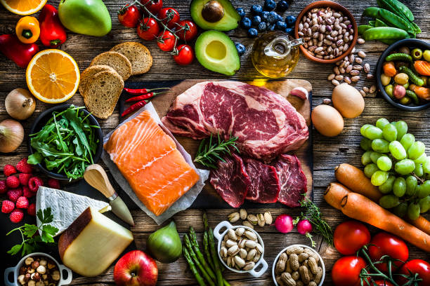 食べ物の背景:多種多様な食べ物で満たされたテーブル - fresh meat ストックフォトと画像