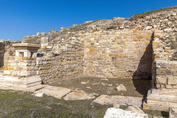 istock Pamukkale Hierapolis Ruins 1155273153