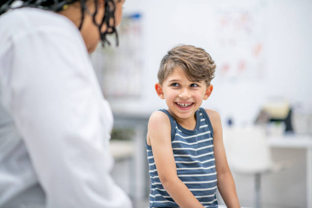 istock Child at the doctor's office 1155278112
